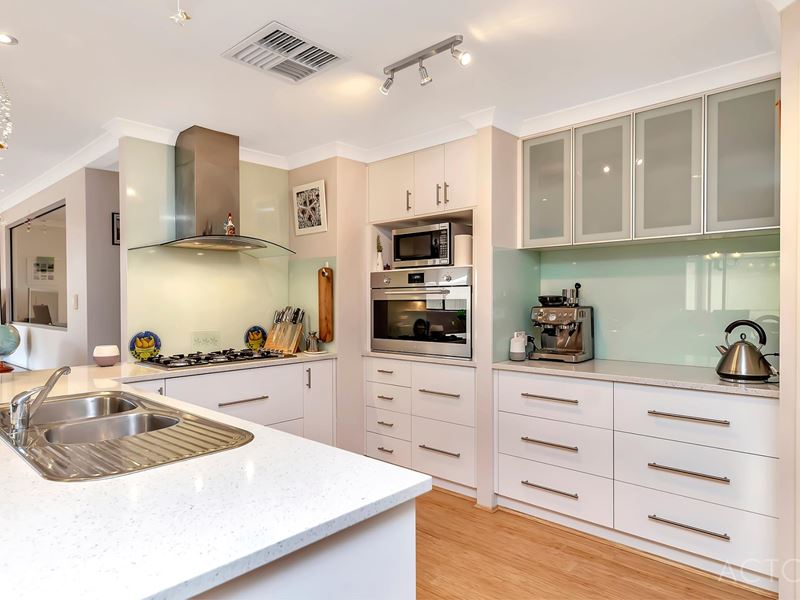 5A Tocoma Court, Meadow Springs