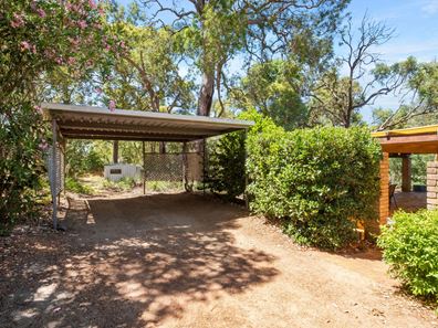 8 Council Road, Mundaring WA 6073