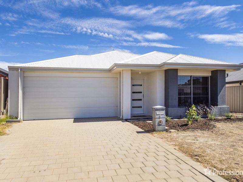 5 Kirkbrae Pass, Meadow Springs WA 6210