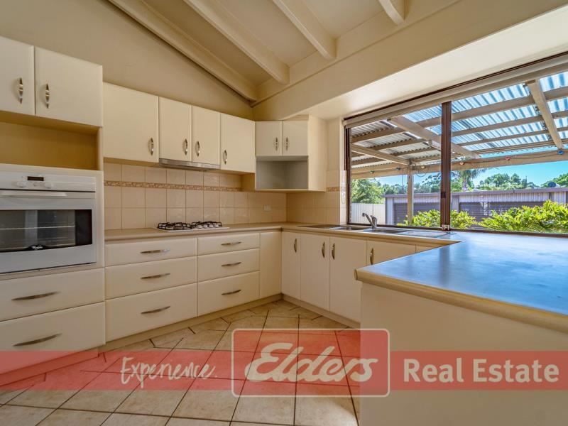 54 Peelwood Parade, Halls Head