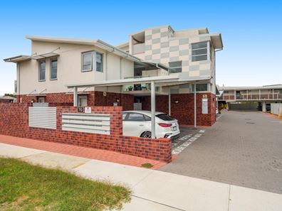 1/70 West Churchill Avenue, Lake Coogee WA 6166