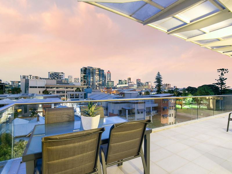 44/180 Stirling Street, Perth