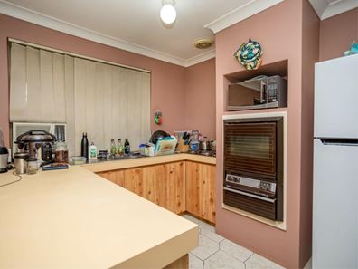 93 Chidzey Drive, Seville Grove WA 6112