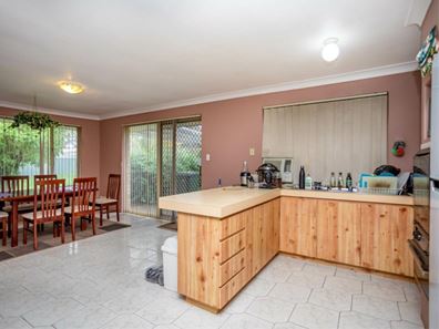 93 Chidzey Drive, Seville Grove WA 6112