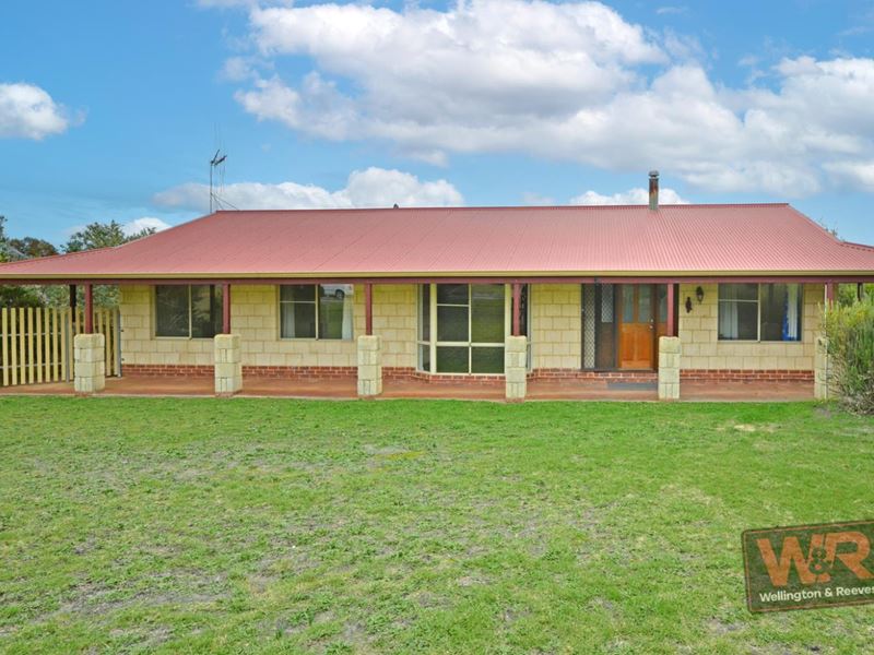 80 Katoomba Street, Orana WA 6330