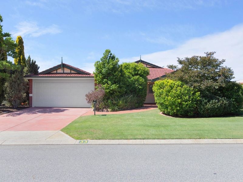 33 Brougham Crescent, Orelia