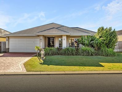 17 Tranquility Way, Halls Head WA 6210