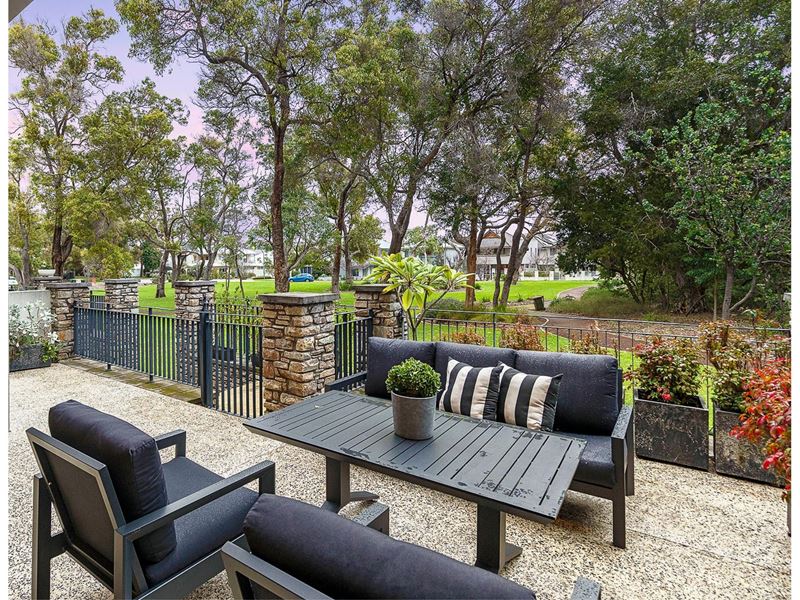15 Nuytsia Lane, Churchlands