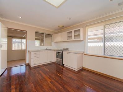 16 Tonbridge Way, Morley WA 6062