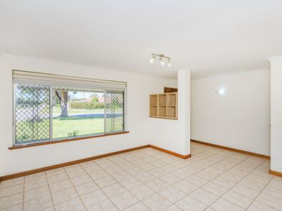 11 Pembury Road, Thornlie WA 6108