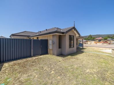 16 Larsen Road, Byford WA 6122