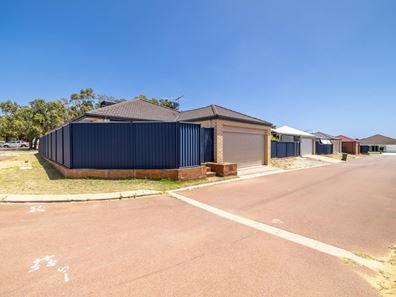 16 Larsen Road, Byford WA 6122