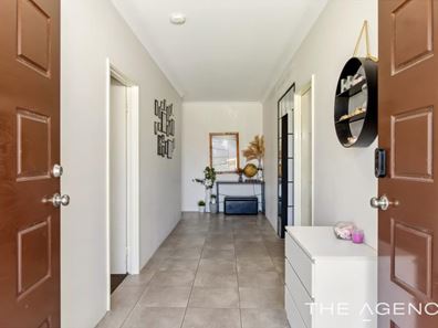 81 Bradley Street, Lakelands WA 6180
