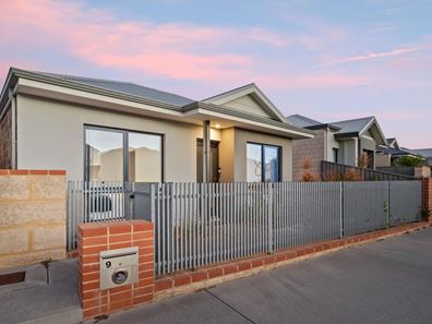 9 Roulettes Parade, Clarkson WA 6030