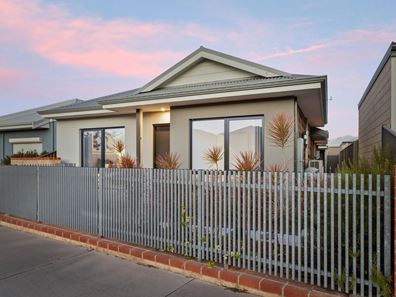 9 Roulettes Parade, Clarkson WA 6030