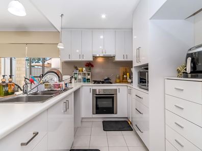 10B Debenham Street, Thornlie WA 6108