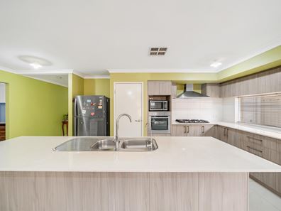 5 Handel Court, Maddington WA 6109