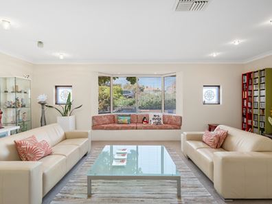 76 Bridgewater Drive, Kallaroo WA 6025