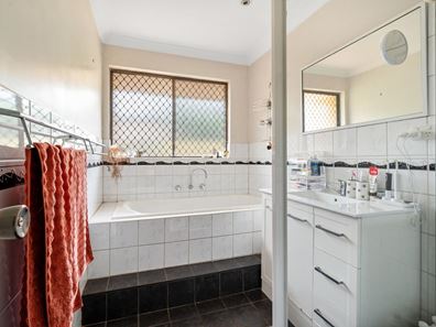 60 Hawkins Street, West Lamington WA 6430