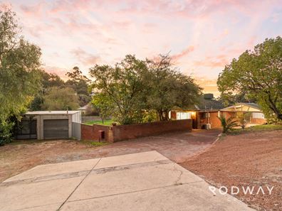 32 Canns Rd, Mount Nasura WA 6112