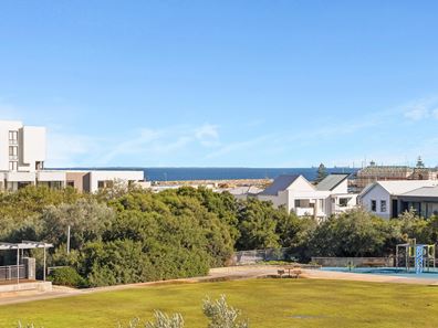 12 Lucretia Circle, North Coogee WA 6163