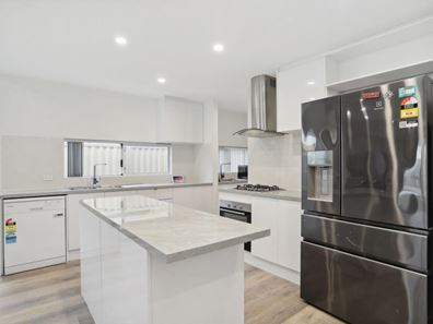 3 Iseo Court, Hammond Park WA 6164