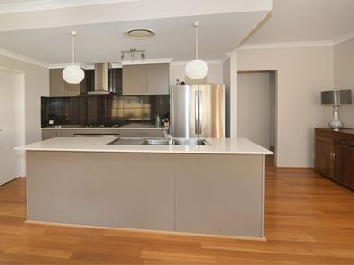 13 Toulon Way, Yalyalup WA 6280