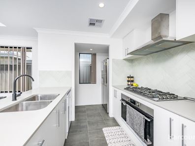 45 Kingfisher Road, Eglinton WA 6034