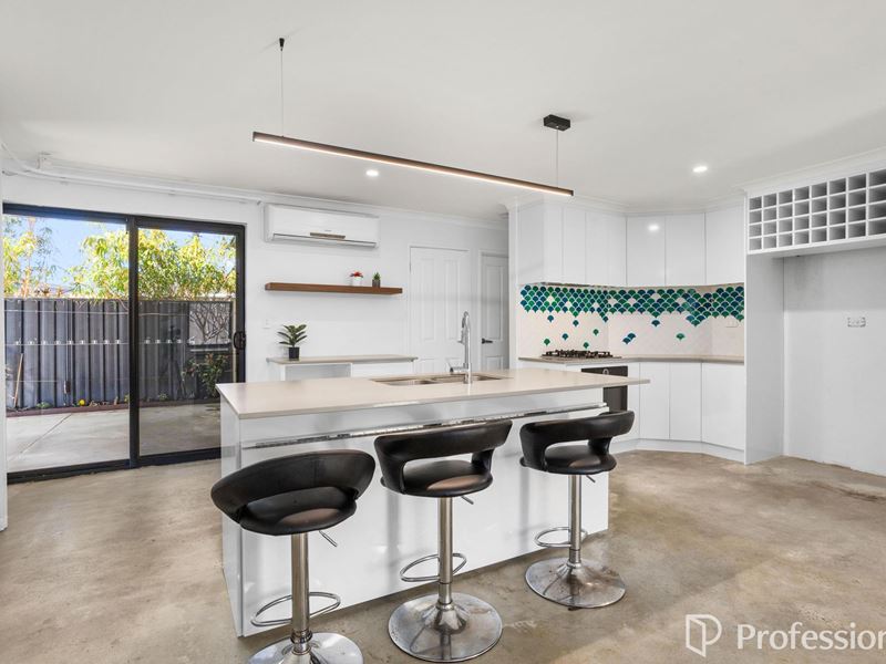 2/13 Rimmington Court, South Lake WA 6164