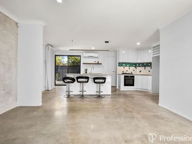 2/13 Rimmington Court, South Lake WA 6164
