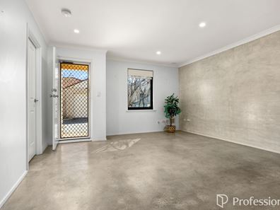 2/13 Rimmington Court, South Lake WA 6164