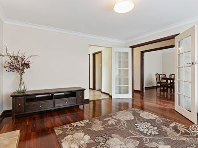 139 Lesmurdie Road, Lesmurdie WA 6076
