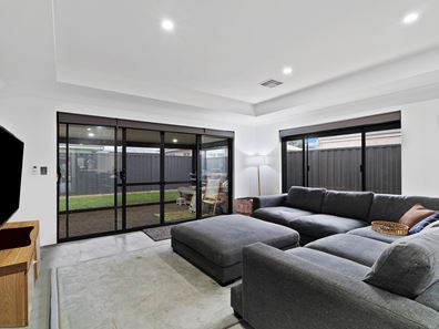 11 Stringybark Loop, Coodanup WA 6210