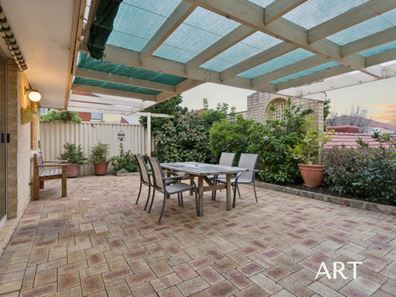 2/187 Coode Street, Como WA 6152
