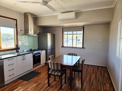 8 Lynton Avenue, Gregory WA 6535