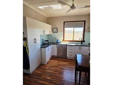 8 Lynton Avenue, Gregory WA 6535