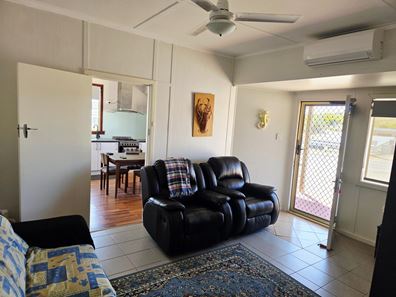 8 Lynton Avenue, Gregory WA 6535