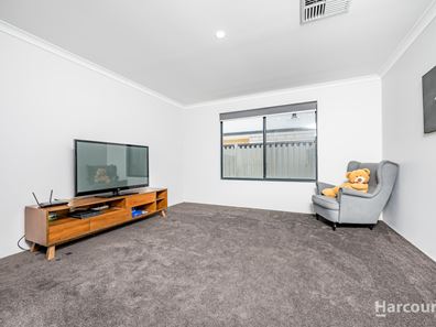 18 Shimmer Chase, Eglinton WA 6034