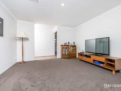 18 Shimmer Chase, Eglinton WA 6034