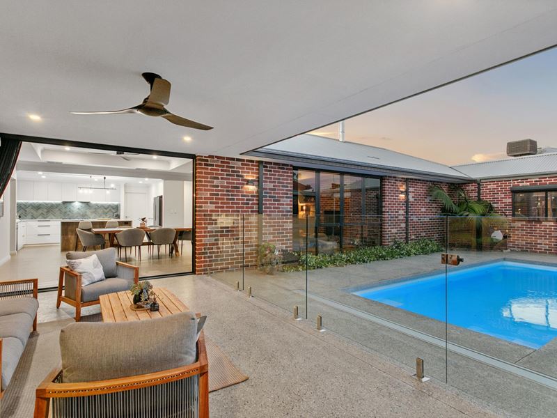 9 Gladstone Street, St James WA 6102