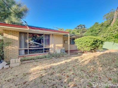 71 Spring Road, Thornlie WA 6108