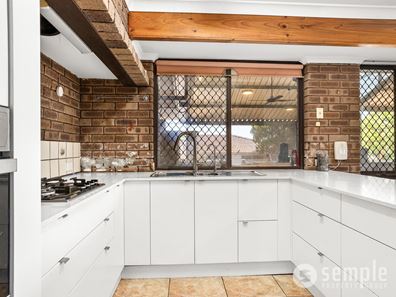 11 Milton Place, Lake Coogee WA 6166