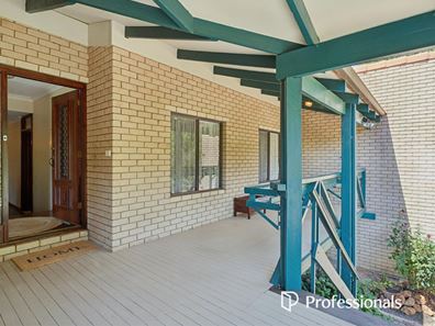 8 Spring Road, Kalamunda WA 6076