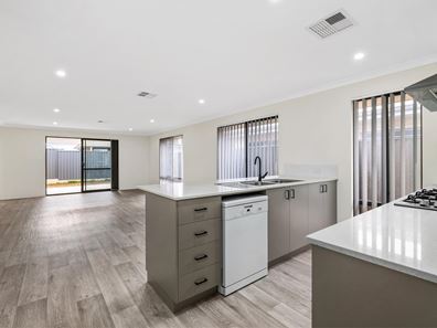 32 Tammar Circuit, Brabham WA 6055
