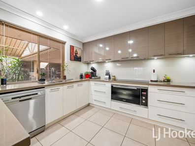 37 Knightsbridge Way, Thornlie WA 6108