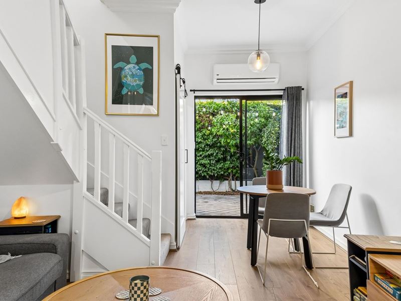 2/137 Roberts Road, Subiaco