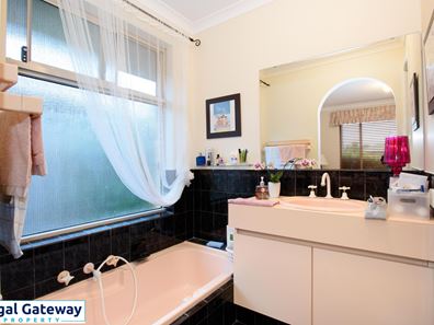 18 Kanani Drive, Canning Vale WA 6155