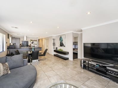 24 Gicha Close, Lake Coogee WA 6166