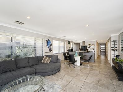 24 Gicha Close, Lake Coogee WA 6166