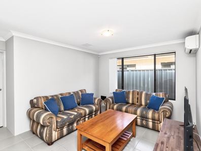 35 Vignerons Loop, Hocking WA 6065